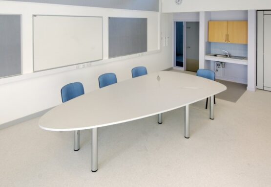 Precis Meeting Table
