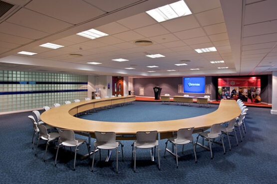 Vivanté Meeting Table - Image 2