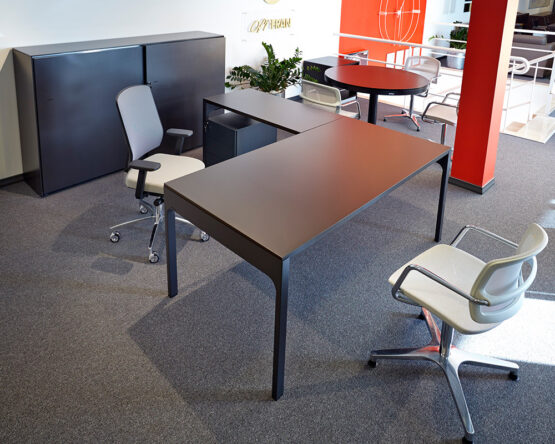 Lancewood Executive Office Desk - Image 2