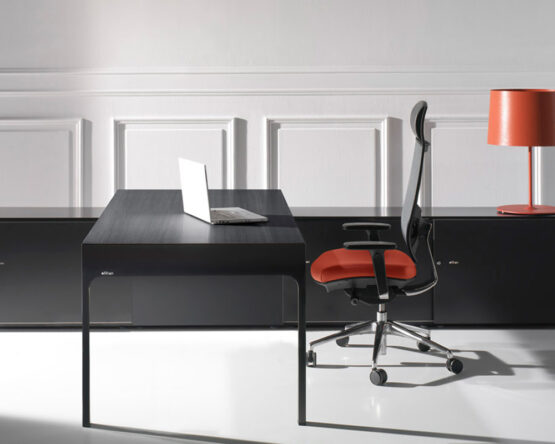 Lancewood Executive Office Desk - Image 5