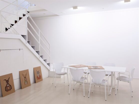 Carma Meeting Table