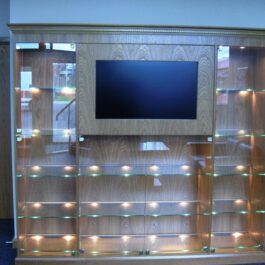 PRODUCT DISPLAY CABINET WITH LIGHTING AND SCREEN