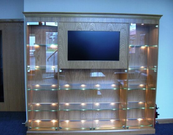 PRODUCT DISPLAY CABINET WITH LIGHTING AND SCREEN