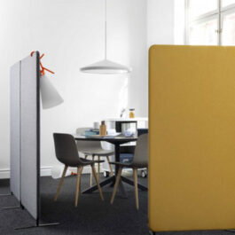 Softline 30 Freestanding Fabric Screen