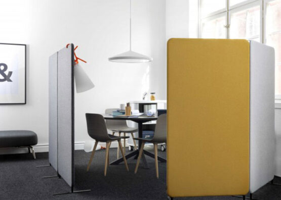 Softline 30 Freestanding Fabric Screen