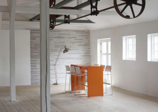 TIME OUT/HIGH TABLE & TABLE AND BENCH - Image 3