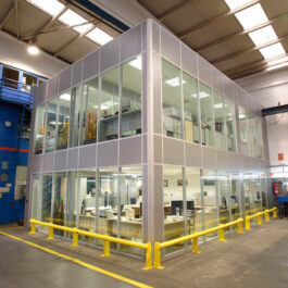 Single Glazed Glass Office Partition Supporting Own Ceiling