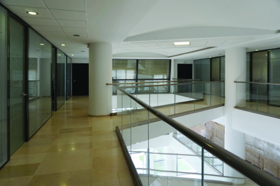 Double Glazed Glass Office Partition With Blinds - Image 2