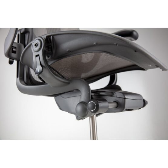 HERMAN MILLER AERON CHAIR GRAPHITE - SIZE B (MEDIUM) - Image 3